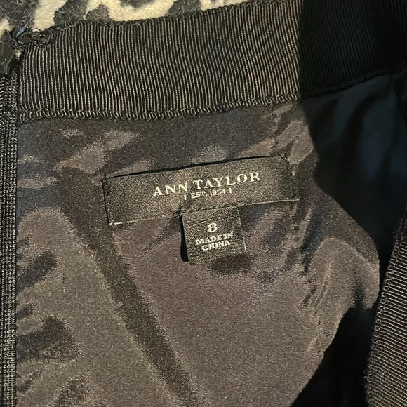 Ann Taylor black and off white print skirt size 8 like new - Picture 5 of 6